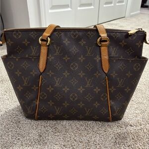 Louis Vuitton Monogram Canvas Brown/Tan Shoulder Bag